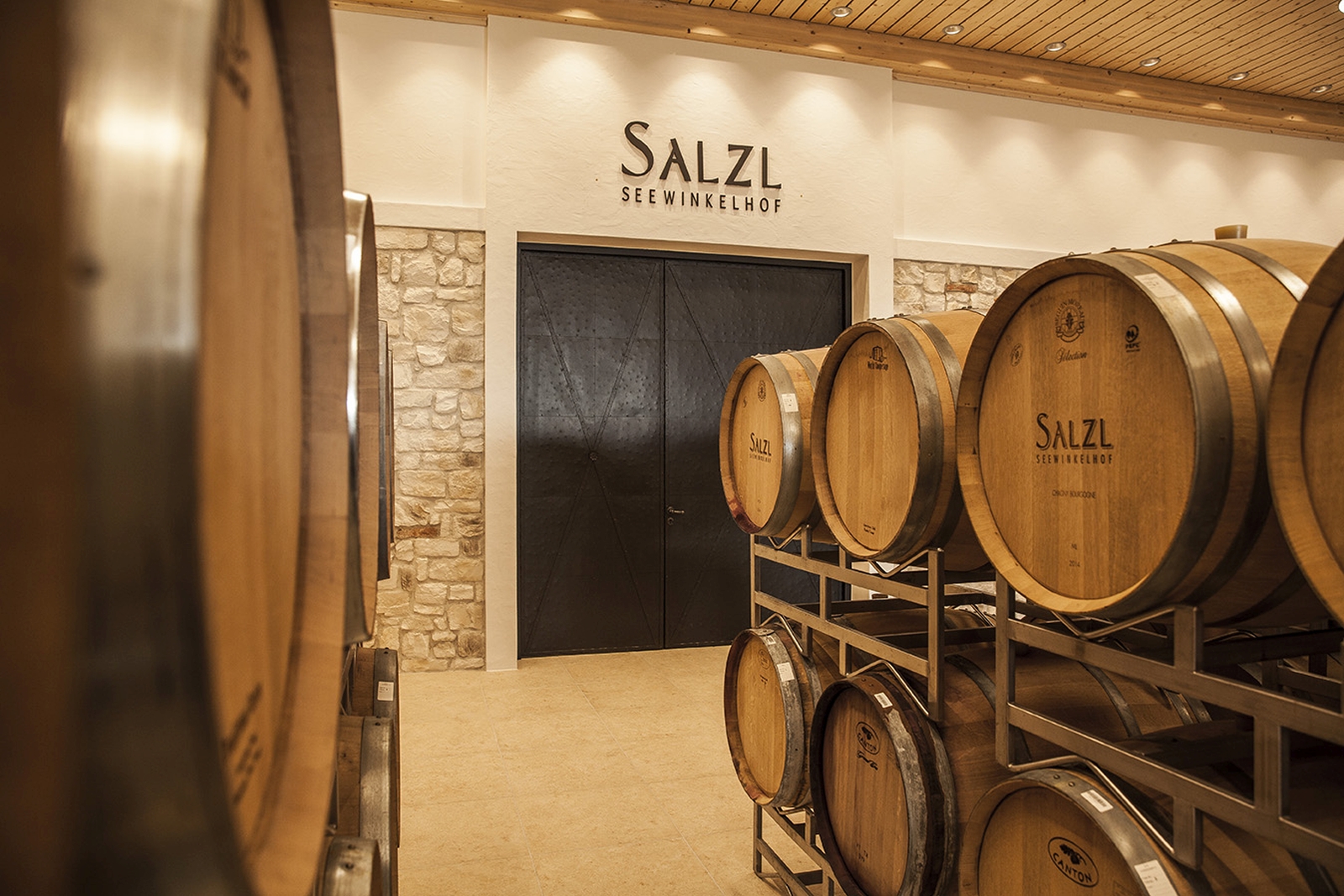 Barriquefässer Weingut Salzl Seewinkelhof