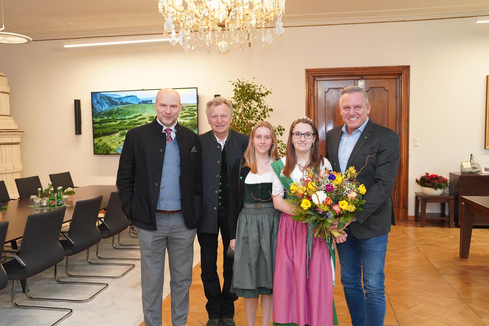 Oststeirische Blumengrüße an Landeshauptmann Mario Kunasek