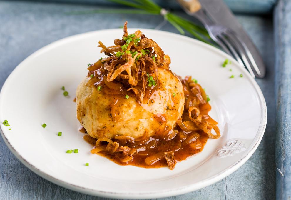 Dampfnudel mit Apfel-Blutwurst-Fülle