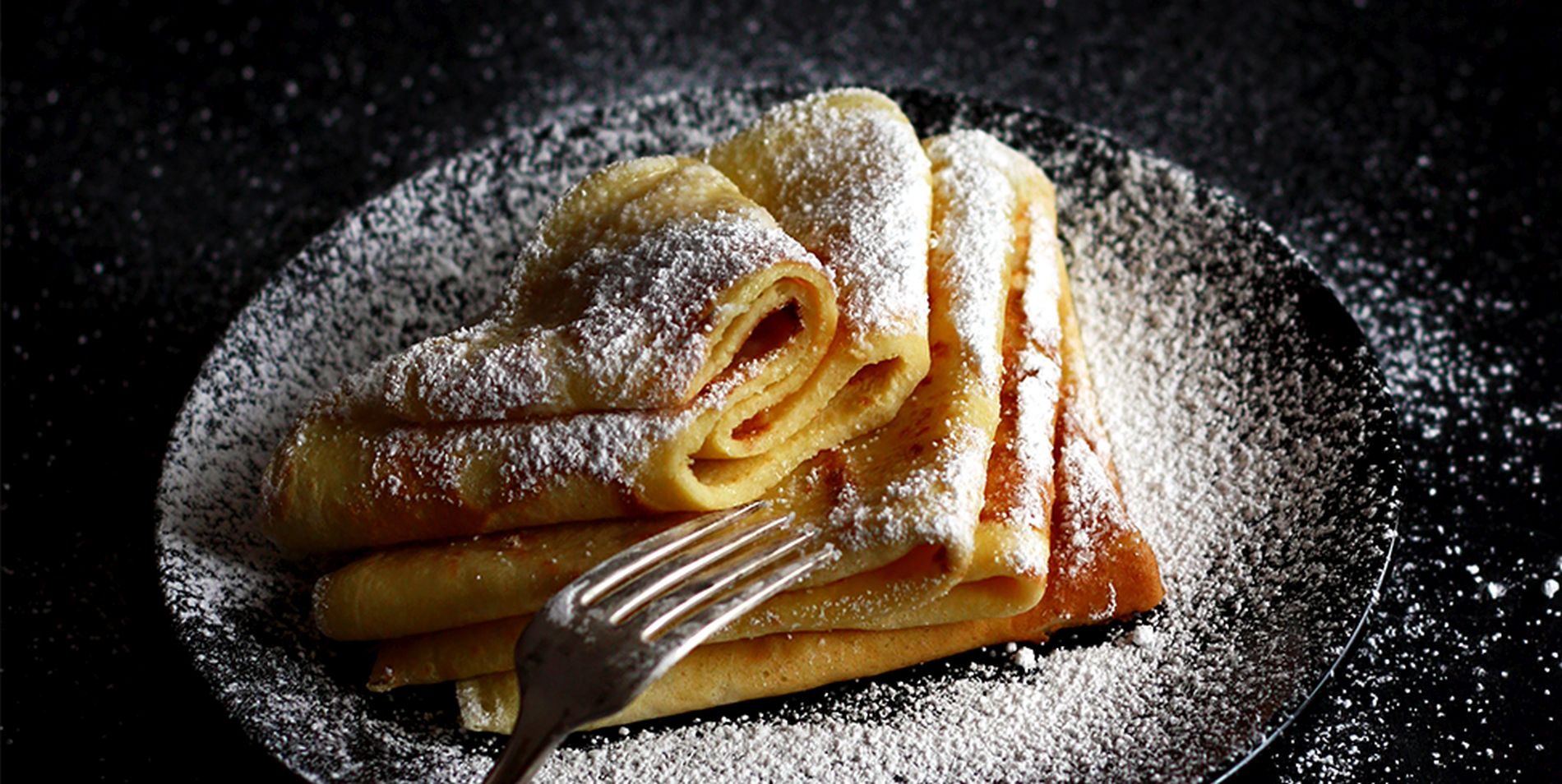 Palatschinken mit Marillenmarmelade