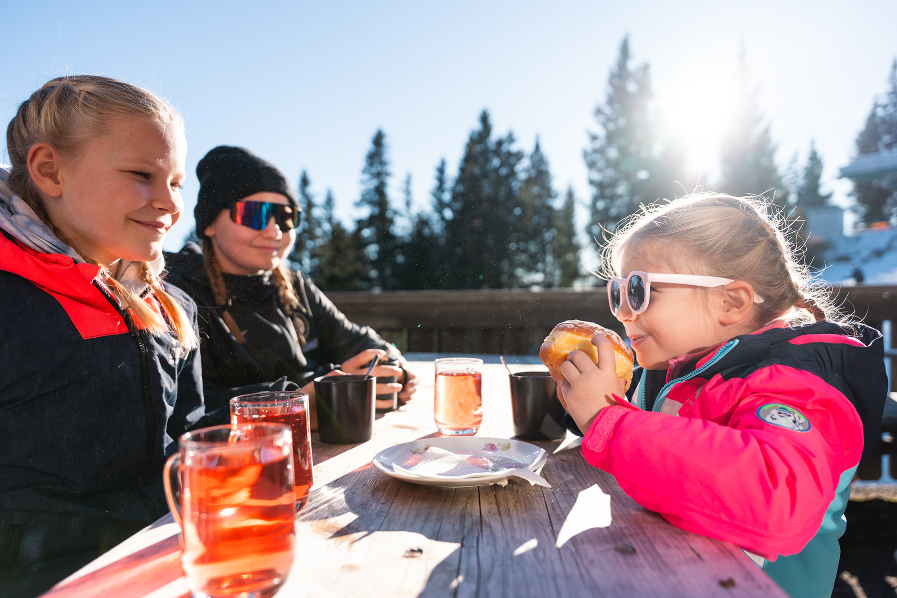 Hüttengaudi nach dem Schifahren in der Oststeiermark