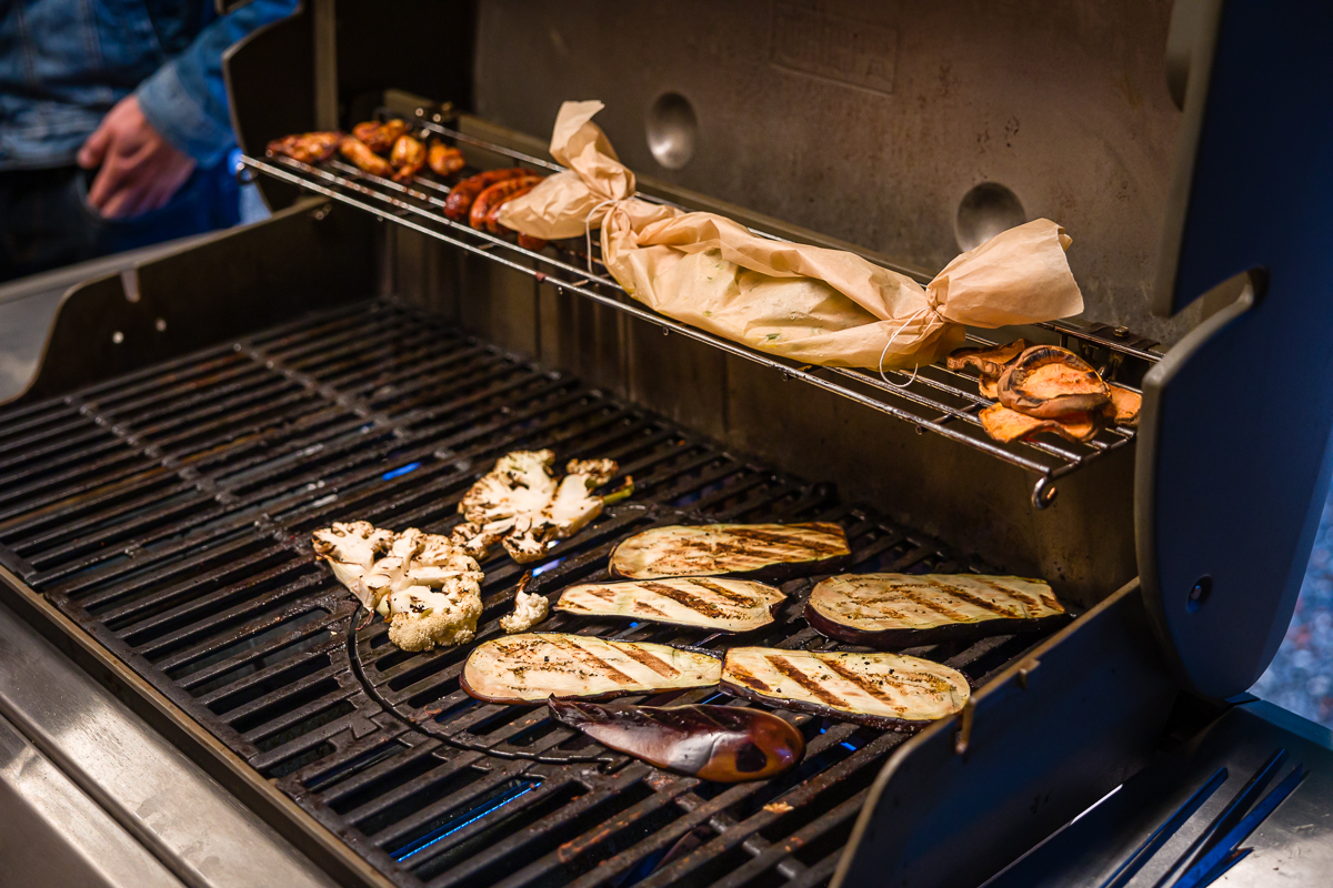 Fisch en papilotte und Gemüse vom Grill 