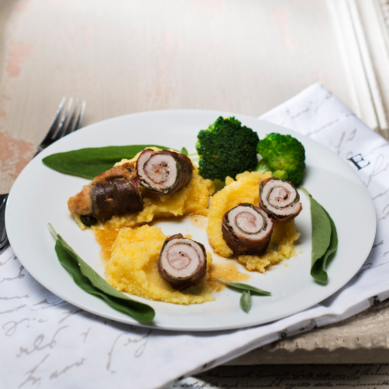 Kalbfleisch_Saltimbocca_Polenta.jpg