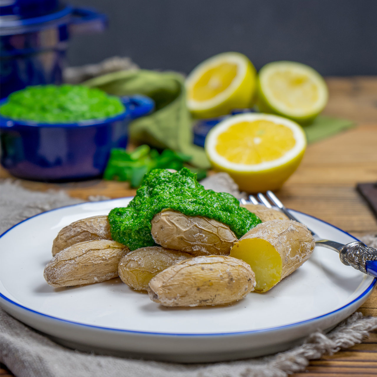 Vogerlsalat-Pesto-mit-Salzerdaepfeln.jpg