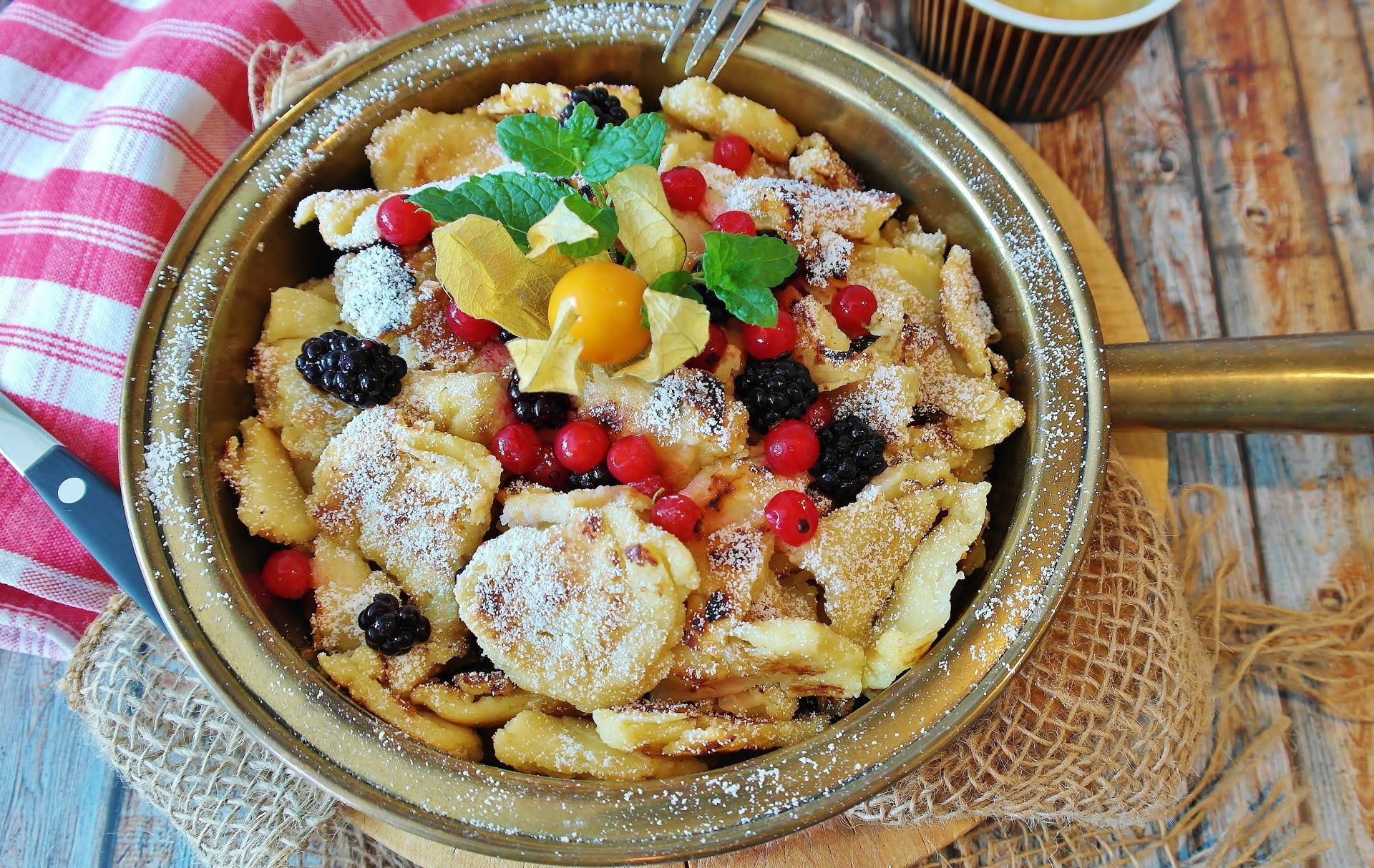 Kaiserschmarrn am Couchtisch genießen, Autor: Pixabay Ritae