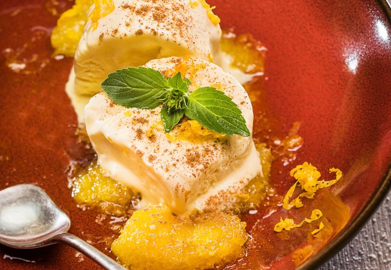 Honigparfait mit karamellisierten Orangenfilets
