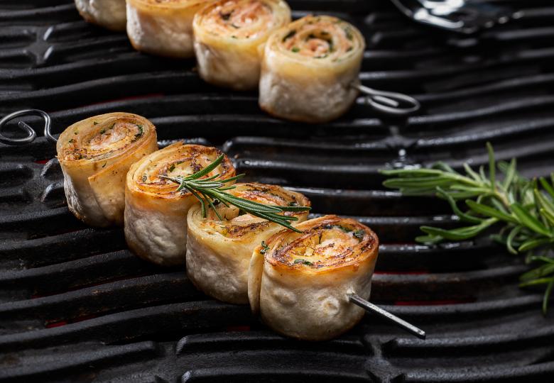 Tortilla-Räucherforellen-Spieß