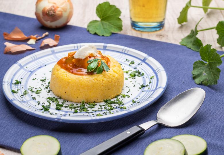 Zucchinigulasch im Polentaring