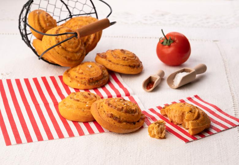 Paradeiser-Mozzarella-Schnecken