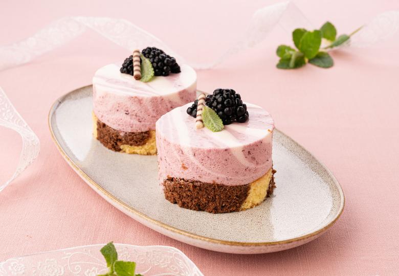 Sauerrahm-Brombeer-Schnitte