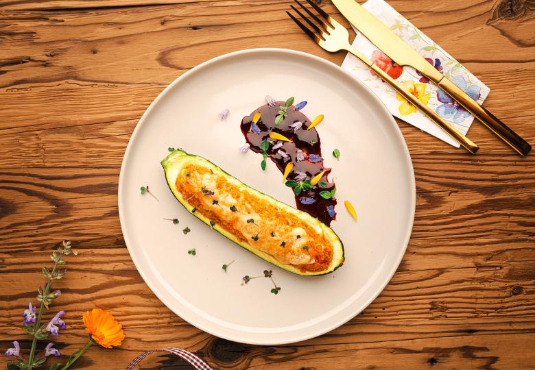 Zucchini mit vegetarischer Couscousfülle