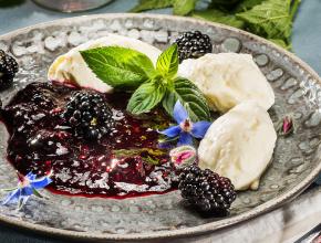 Brombeer-Rezepte: Topfennockerln mit Brombeermus