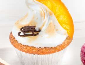 Orangencupcake mit Schneehaube