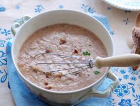 Oberösterreichische Brotsuppe mit Knoblauch