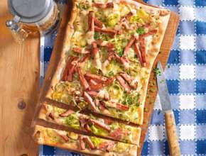 Wiesn Flammkuchen mit Leberkäse