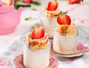 Topfenpalatschinken überbacken mit Erdbeeren