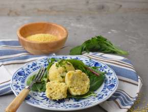 Hirseknödel mit Pilzen