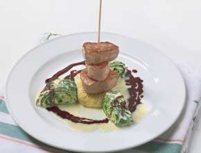 Schweinsmedaillons mit Kohlroulade