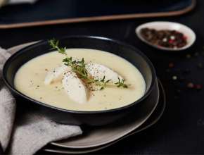 Reisgrießnockerln in Pastinakencremesuppe