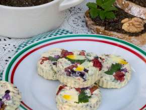 Gierschbutter mit essbaren Blüten 