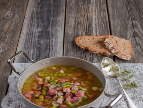 Erbsen-Selchfleisch-Wurst-Eintopf