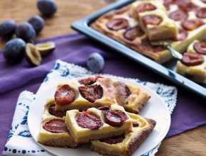 Zweifarbiger Zwetschkenkuchen