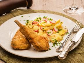 Gebackenes Lammkotelett mit Erdäpfel-Radieschen-Salat