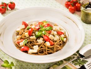 Spaghetti mit Basilikumpesto