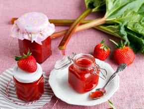 Erdbeermarmelade mit Rhabarber