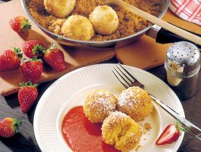 Topfenknödel mit Erdbeermark