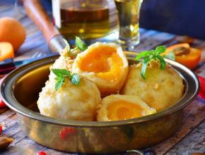 Marillenknödel mit Erdäpfelteig