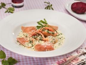 Rote Gierschravioli mit Zitronenrahm 