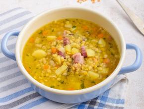 Erbsensuppe mit Speck