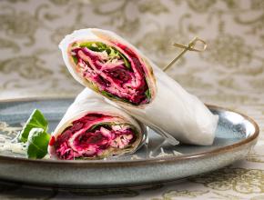 Dinkelwrap mit Roter Rübe und Räucherforelle