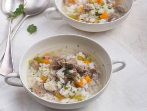 Reissuppe mit Rindfleisch und Gemüse