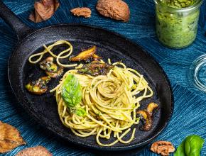 Pasta mit Pilzen und Spinat-Walnuss-Pesto