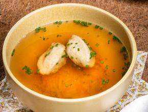 Gemüsesuppe mit Hirsenockerln