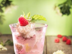 Holunderblüten-Sauerrahm-Eis
