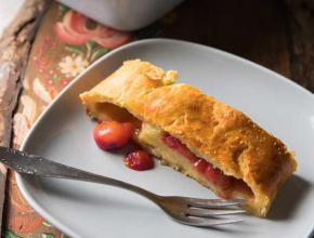 Kirschenstrudel aus Erdäpfelteig