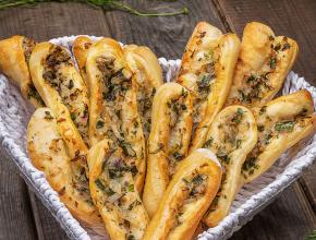Kräuter-Zwiebel-Stangen