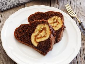 Schokoladegugelhupf mit Biskuitrouladenkern