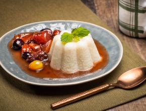 Grießpudding mit Rumtopffrüchten