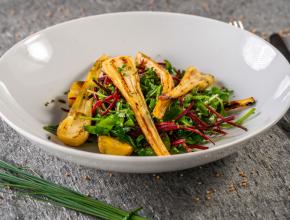Wintersalat mit gerösteten Pastinaken