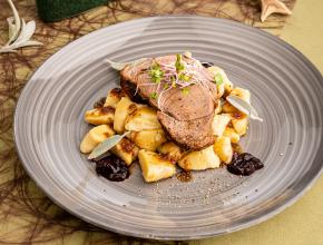 Geschmorter Braten vom Maibockschlögel mit Salbeignocchi
