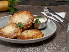 Erdäpfelrösti mit Büffelmozzarella