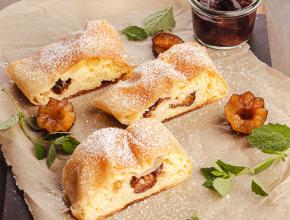 Milchreis-Topfen-Strudel mit Rotweinzwetschken