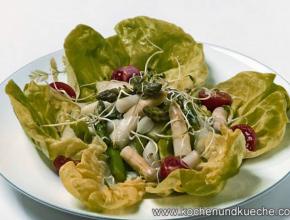 Spargelsalat mit gemischten Sprossen 