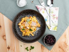 Polentaschmarren mit Topfen und Beerenröster