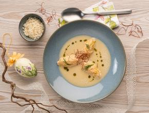 Krenschaumsuppe mit Forellennockerln