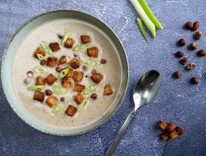 Topinambur-Haselnuss-Cremesuppe